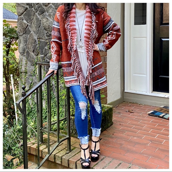 Gorgeous soft knit Aztec Gypsy print fringe jacket - Picture 5 of 11